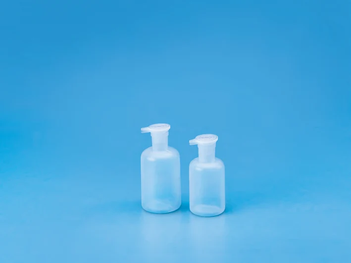 Wide mouth Self-Venting Labeled Wash Bottle, LDPE with PP closure, and draw tube — catalogue illustration