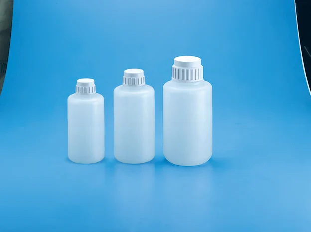 Heavy Duty Vacuum Bottle, PP with white PP closure, TPE gasket — catalogue illustration