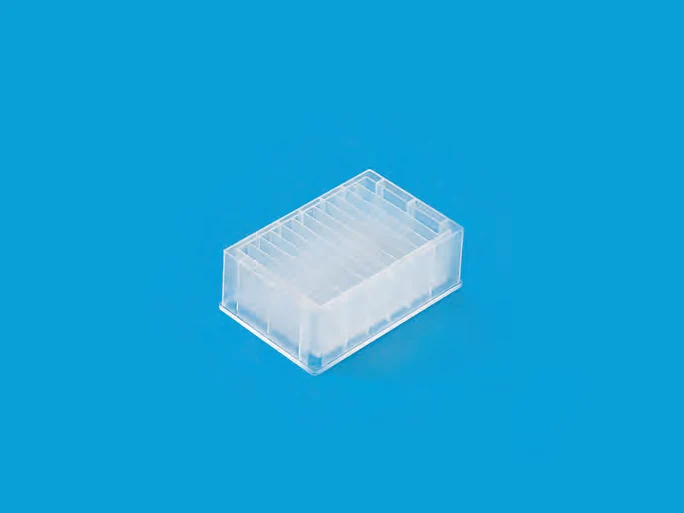 12 Channel Reservoir Multi Well Plate, 21 ml Channel, Pyramid bottom, PP — catalogue illustration